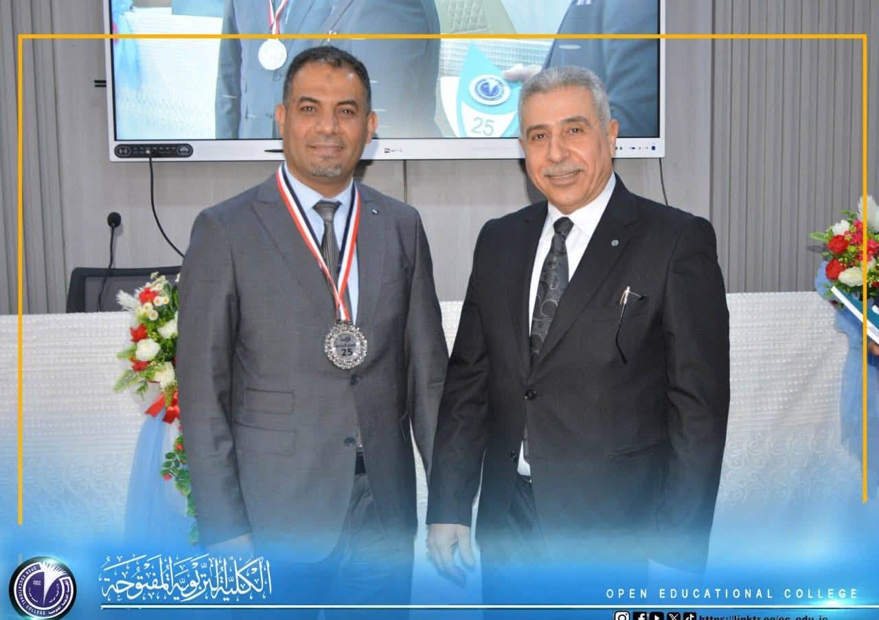 السيد العميد يكرم مدير مركز الرصافة